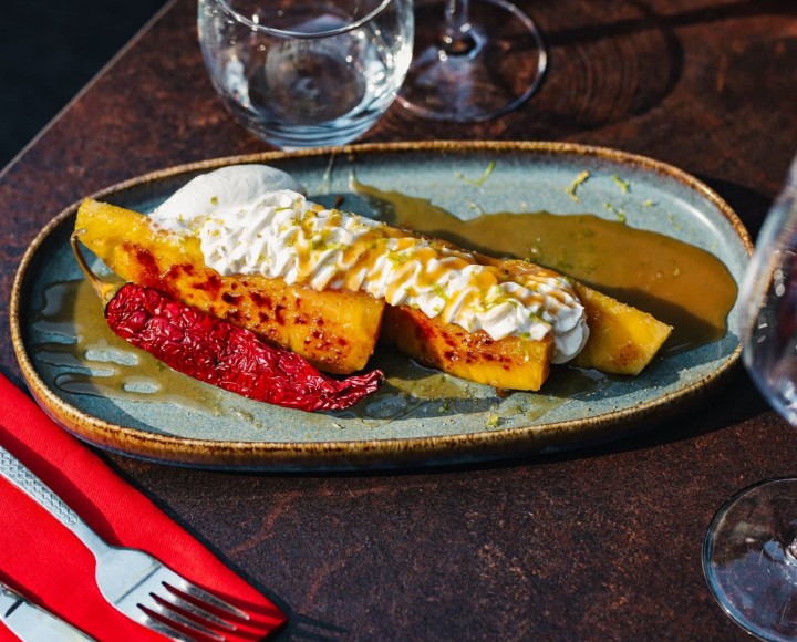 <h6 class='prettyPhoto-title'>Roasted pineapple with Josper</h6>