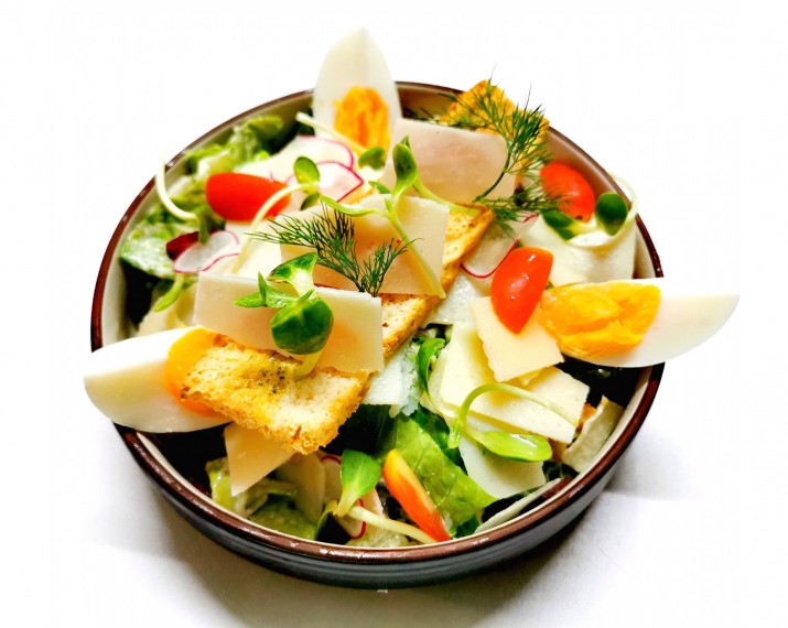 <h6 class='prettyPhoto-title'>Small Vegetarian Ceasar Salad</h6>