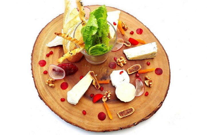<h6 class='prettyPhoto-title'>Cheese board 5 cheeses</h6>