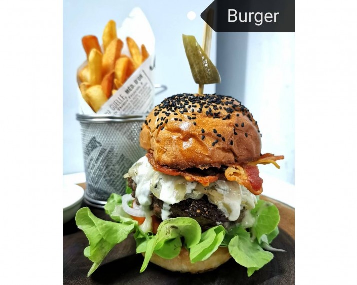 <h3 class='prettyPhoto-title'>Jack Daniel's BBQ burger</h3><br/>Wagyu beef