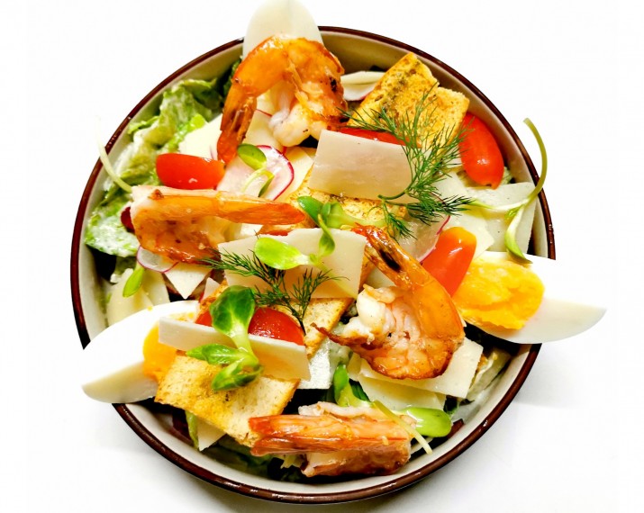 <h6 class='prettyPhoto-title'>Small ceasar salad with shrimps</h6>