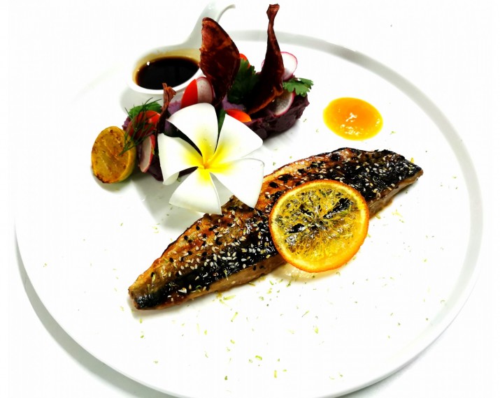 <h6 class='prettyPhoto-title'>Grilled mackerel fillet with teriyaki</h6>