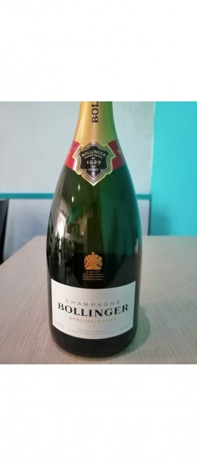 <h6 class='prettyPhoto-title'>bollinger spécial cuvée</h6>