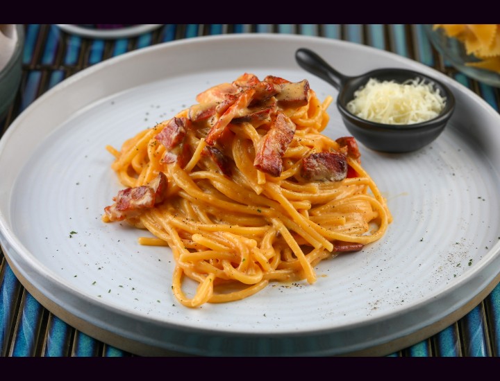 <h6 class='prettyPhoto-title'>14. Spaghetti Carbonara</h6>