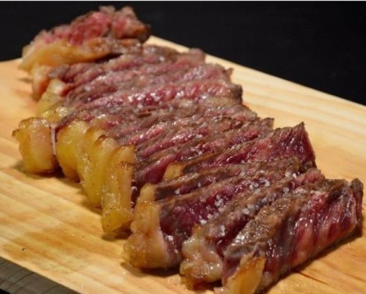 <h6 class='prettyPhoto-title'>*Entrecote of Galician Rubia Gallega size about 350 gr.</h6>