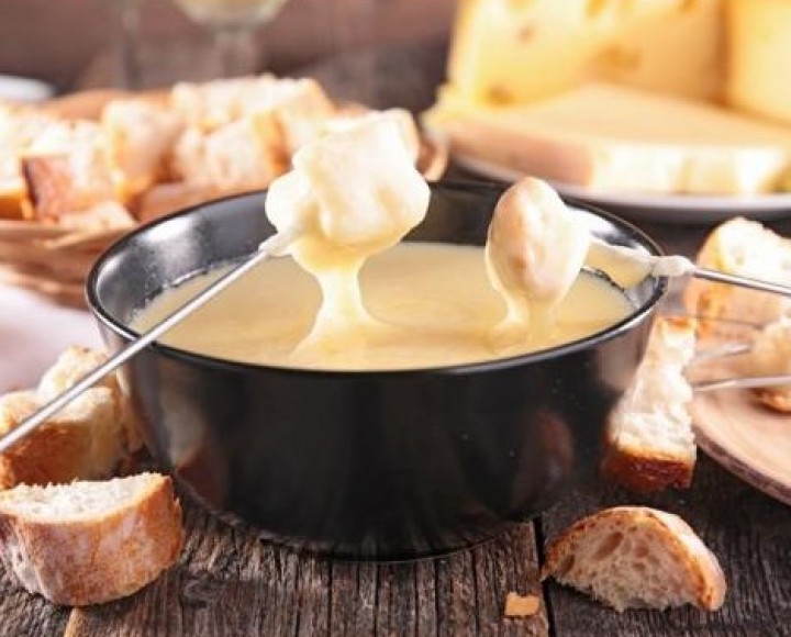 <h6 class='prettyPhoto-title'>French Cheese Fondue with Pommes de Terre</h6>