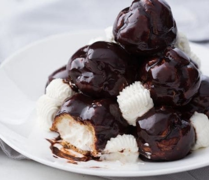 <h6 class='prettyPhoto-title'>* White profiteroles or melted chocolate</h6>