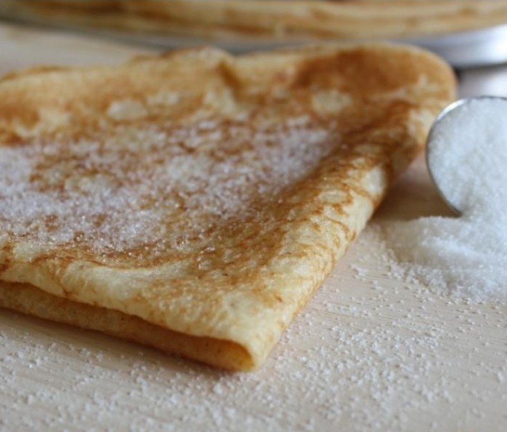<h6 class='prettyPhoto-title'>Crêpes with sugar and butter</h6>