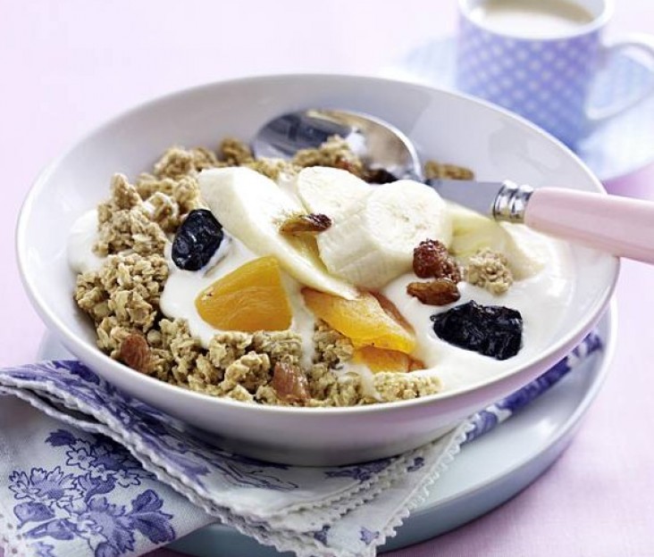 <h6 class='prettyPhoto-title'>Yogurt with fruit and cereals</h6>