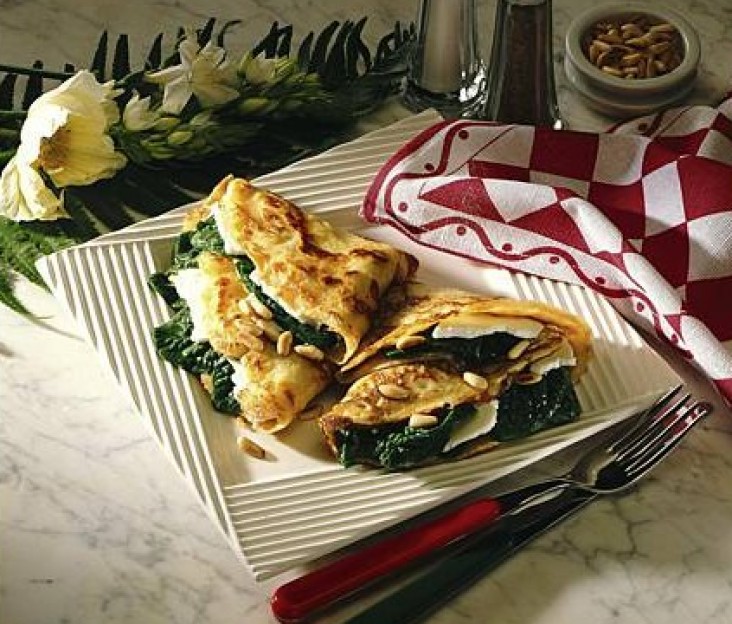 <h6 class='prettyPhoto-title'>Crêpe with feta cheese and spinach</h6>