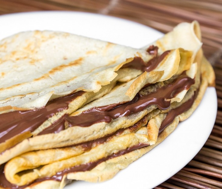 <h6 class='prettyPhoto-title'>Crêpe with chocolate and apple and cinnamon</h6>