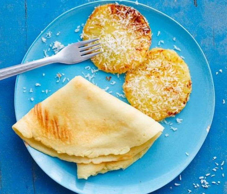 <h6 class='prettyPhoto-title'>Crêpe with Pineapple and Coconut</h6>