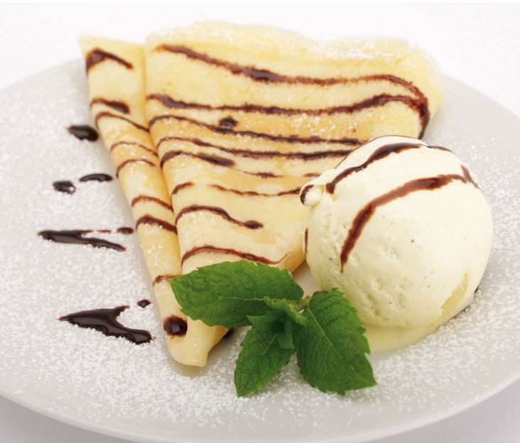 <h6 class='prettyPhoto-title'>Crêpe with chocolate and ice cream</h6>