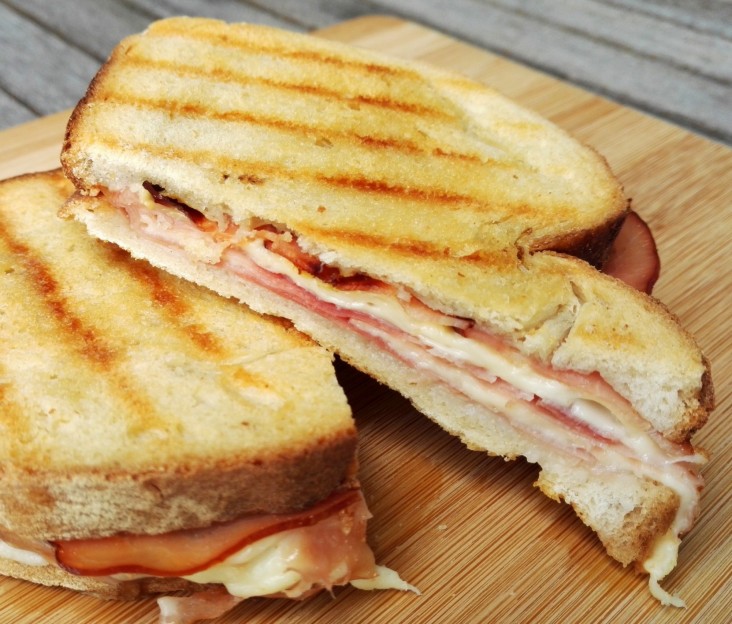 <h6 class='prettyPhoto-title'>Mixed toastie</h6>