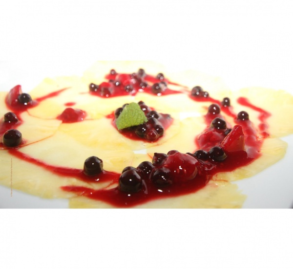 <h6 class='prettyPhoto-title'>Pineapple carpaccio with raspberry coulis</h6>