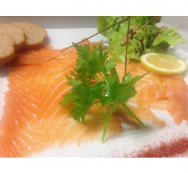 <h6 class='prettyPhoto-title'>Homemade smoked salmon with beech wood</h6>