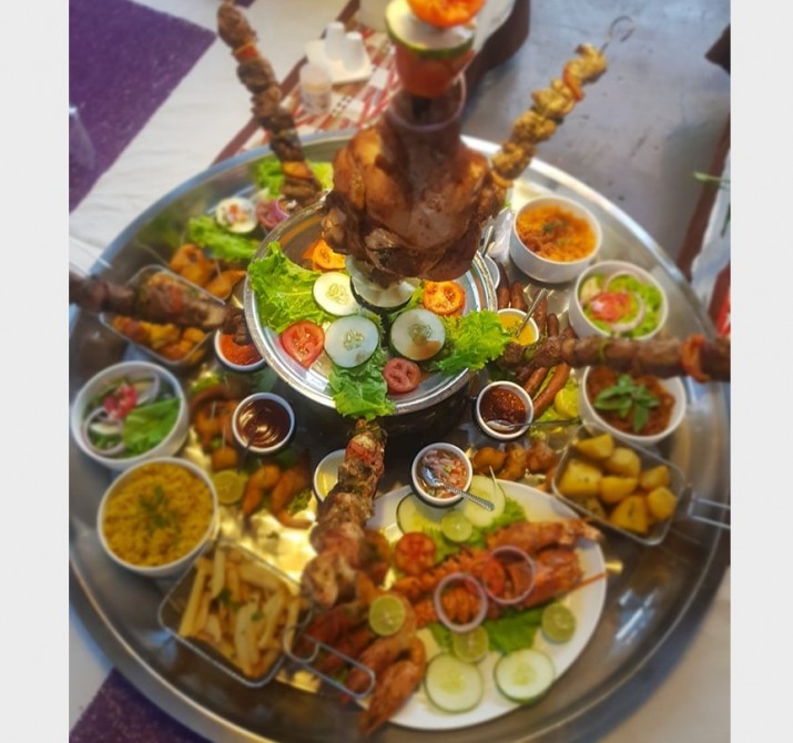 <h6 class='prettyPhoto-title'>Family platters with skewers</h6>