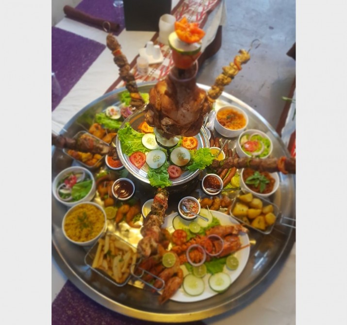 <h6 class='prettyPhoto-title'>Family platters with whole chicken</h6>