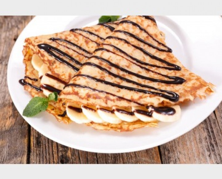 <h6 class='prettyPhoto-title'>Chocolate or honey crepe with its scoop of ice cream</h6>