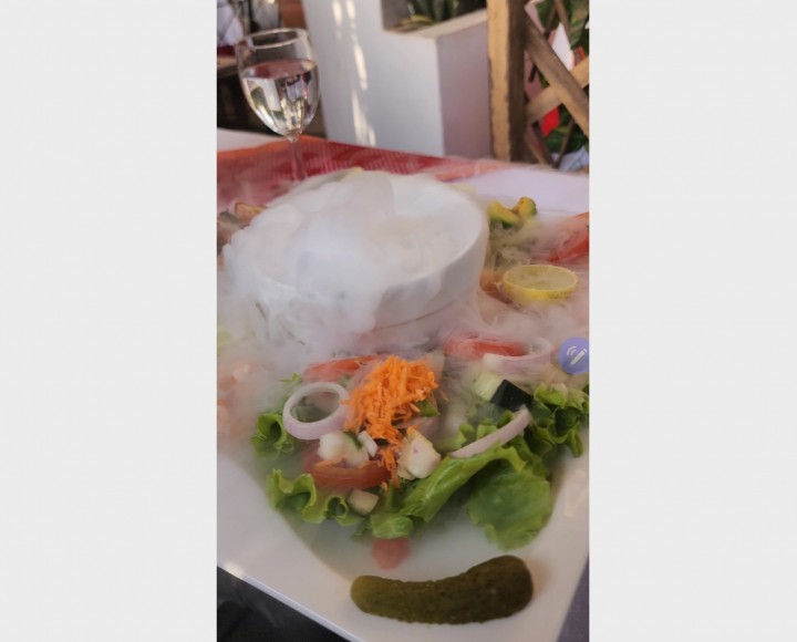 <h6 class='prettyPhoto-title'>Wilda salad with dry ice</h6>