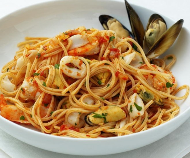 <h6 class='prettyPhoto-title'>47. Spaghetti With Seafood</h6>