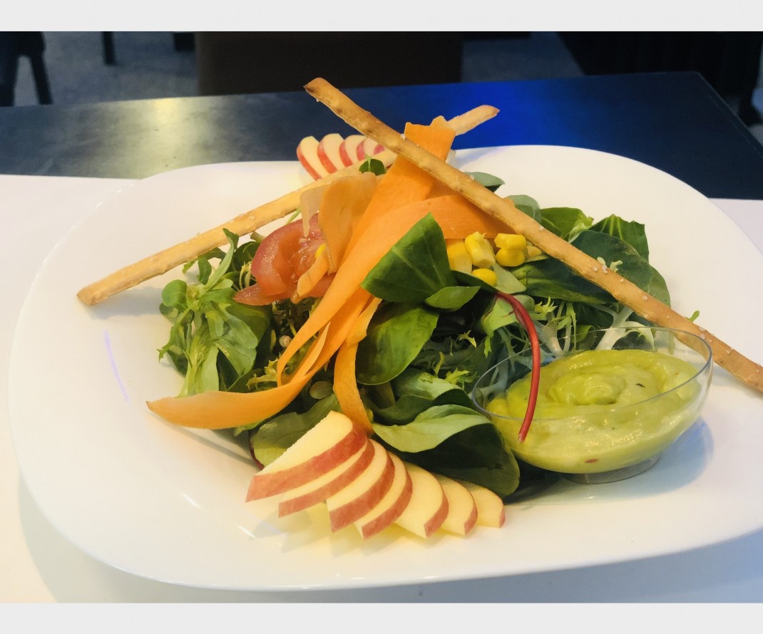 <h6 class='prettyPhoto-title'>Vegetarian salad</h6>