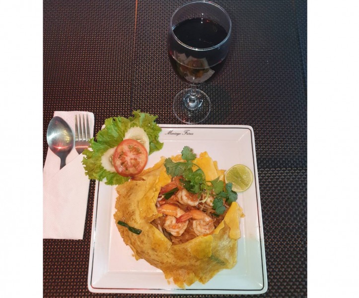 <h6 class='prettyPhoto-title'>Pad thai shrimp</h6>
