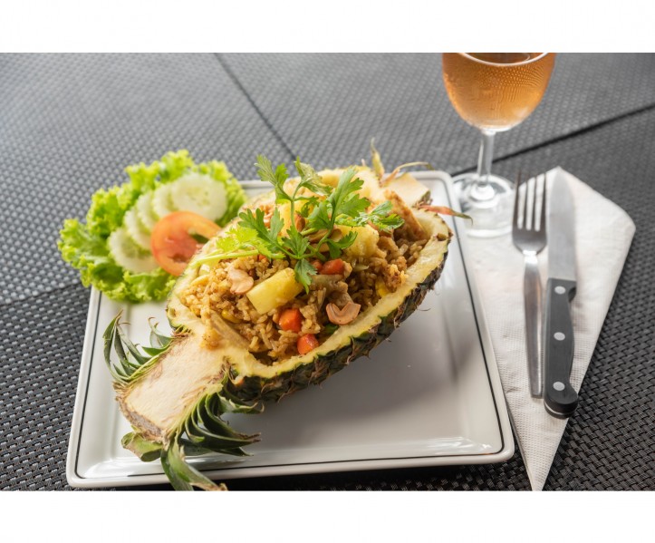 <h6 class='prettyPhoto-title'>Fried rice pineapple</h6>