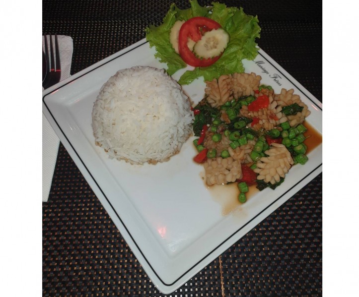 <h6 class='prettyPhoto-title'>Fried rice with squid basil</h6>