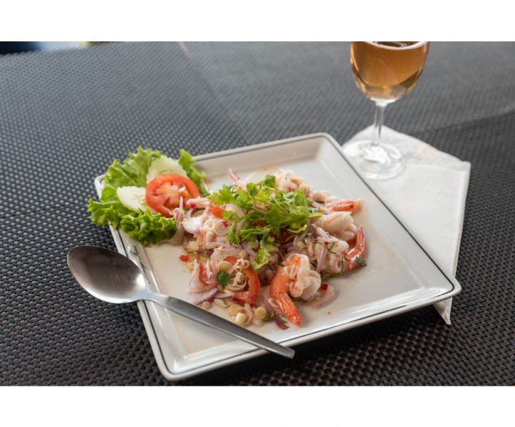 <h6 class='prettyPhoto-title'>Spicy french shrimp salad</h6>