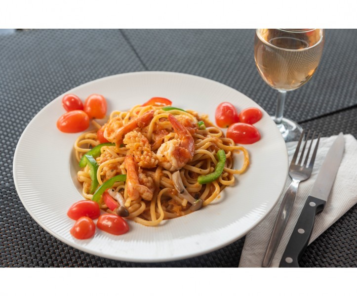 <h6 class='prettyPhoto-title'>Spaghetti seafood with tomato sauce</h6>