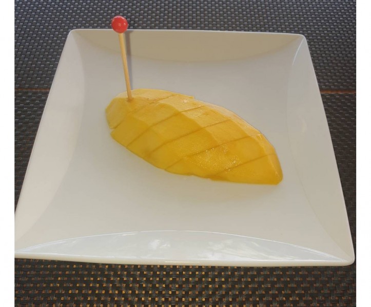 <h6 class='prettyPhoto-title'>Fruit plate (Mango)</h6>