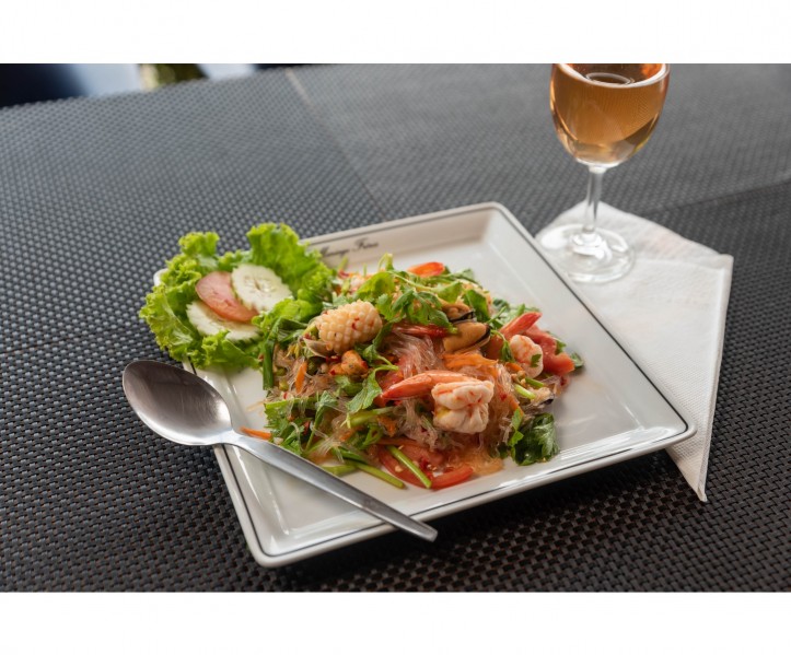 <h6 class='prettyPhoto-title'>Spicy seafood salad</h6>