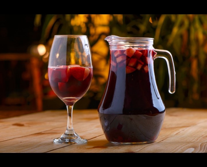 <h6 class='prettyPhoto-title'>Jug of red wine sangria</h6>