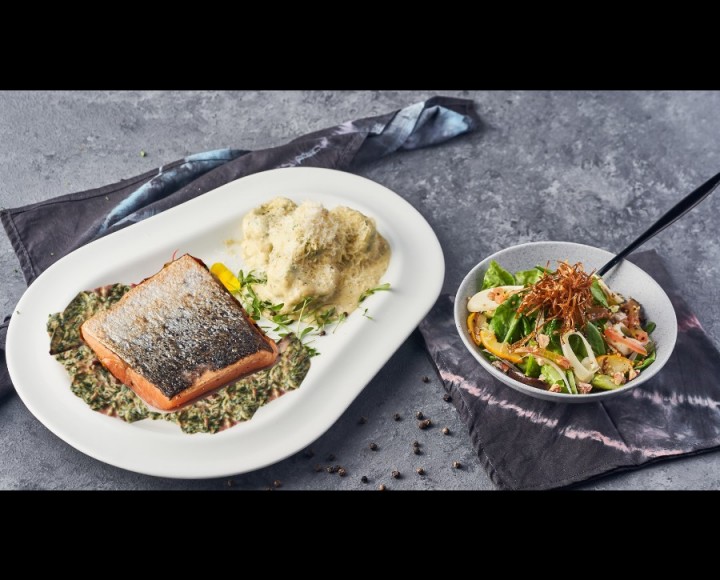 <h6 class='prettyPhoto-title'>Roasted Salmon in Champagne Sauce</h6>