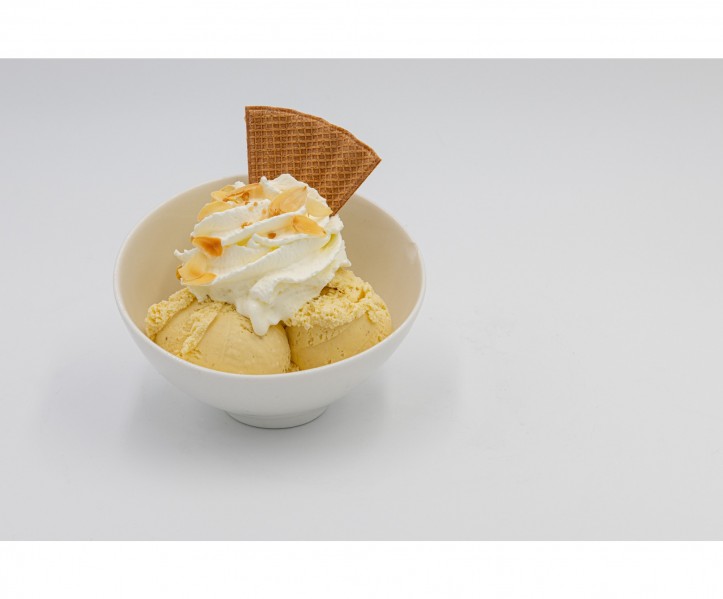 <h3 class='prettyPhoto-title'>Vanilla ice cream</h3><br/>And whipped cream