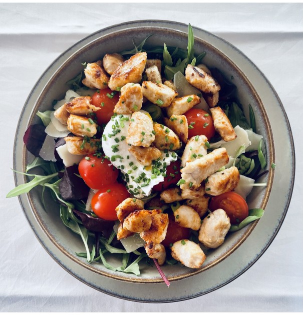 <h3 class='prettyPhoto-title'>The Caesar of the Coastal Shelter</h3><br/>Green salad, tomato, minced marinated cheese, parmesan, poached egg, croutons, spring onions, cesar sauce.