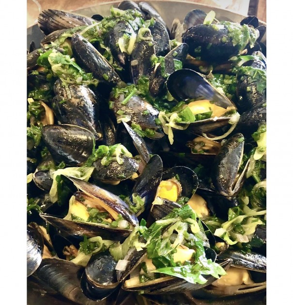 <h3 class='prettyPhoto-title'>Bouchot Mussels with Fresh Fries</h3><br/>Shallot, garlic, parsley, butter and white wine