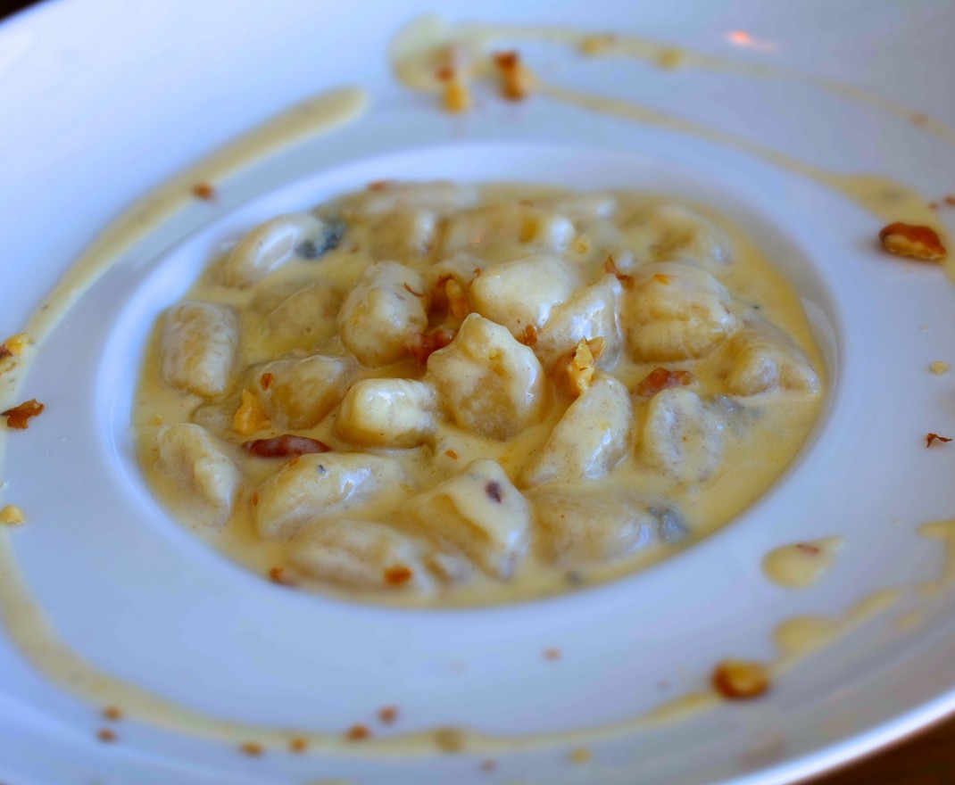 <h6 class='prettyPhoto-title'>Gnocchi with gorgonzola sauce and walnuts</h6>