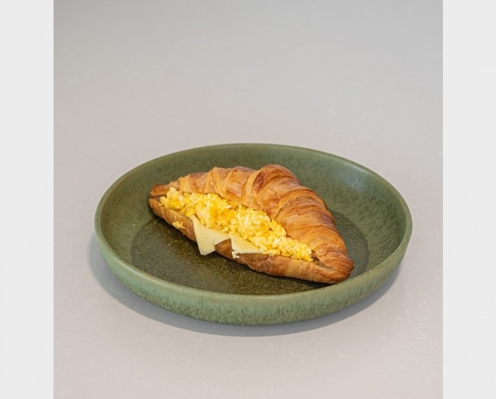 <h6 class='prettyPhoto-title'>Scrambled egg & cheese croissant </h6>