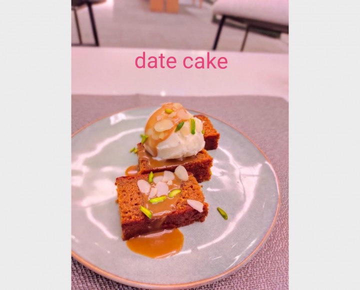 <h6 class='prettyPhoto-title'>Date cake with ice cream</h6>