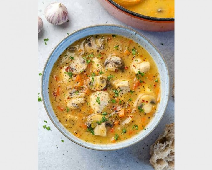 <h6 class='prettyPhoto-title'>Chicken with Mushrooms Soup</h6>