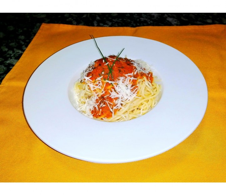 <h6 class='prettyPhoto-title'>Spaghetti bolognaise</h6>
