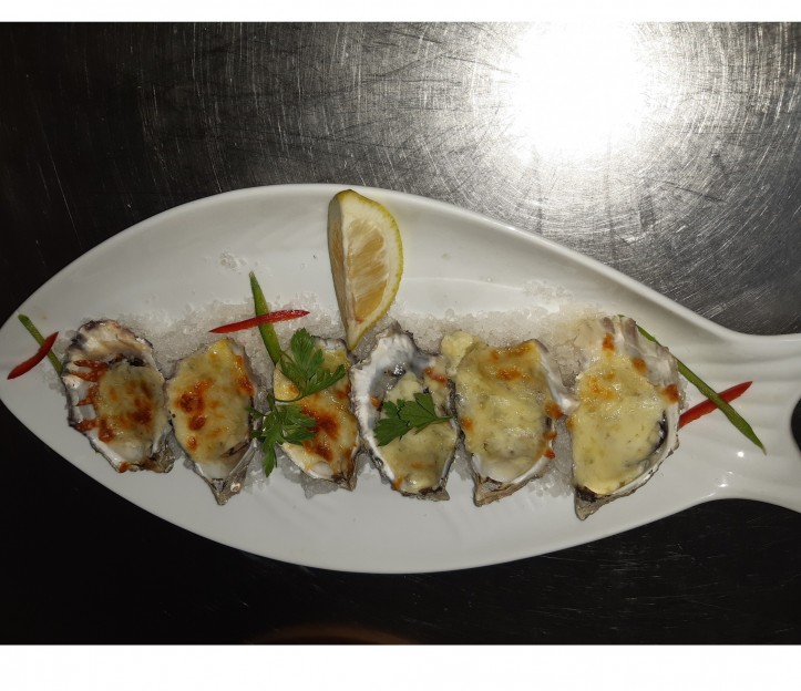 <h6 class='prettyPhoto-title'>Oysters au gratin of Oualidia (06 pieces)</h6>