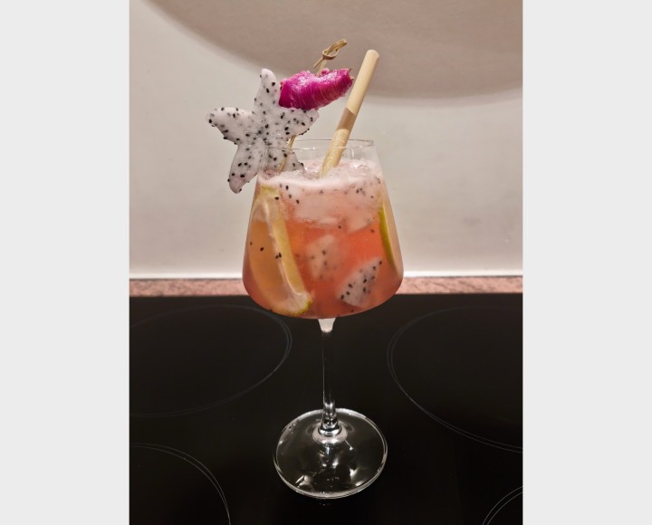 <h6 class='prettyPhoto-title'>Pitahaya Cocktail</h6>