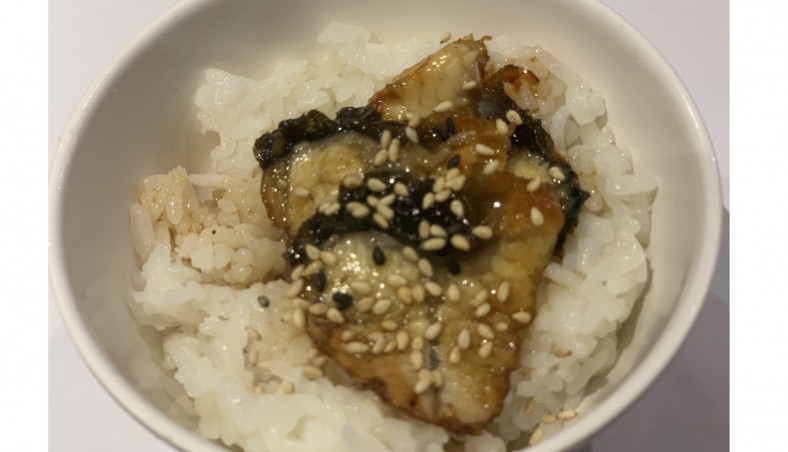 <h6 class='prettyPhoto-title'>54. Chirashi eel on vinegar rice</h6>