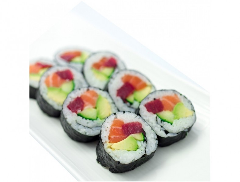 <h6 class='prettyPhoto-title'>36. Futomaki (tuna, salmon, surimi, radish)</h6>