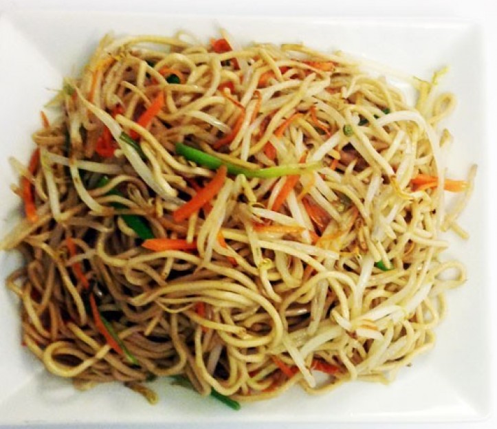 <h6 class='prettyPhoto-title'>14. Noodles sauteed with vegetables</h6>