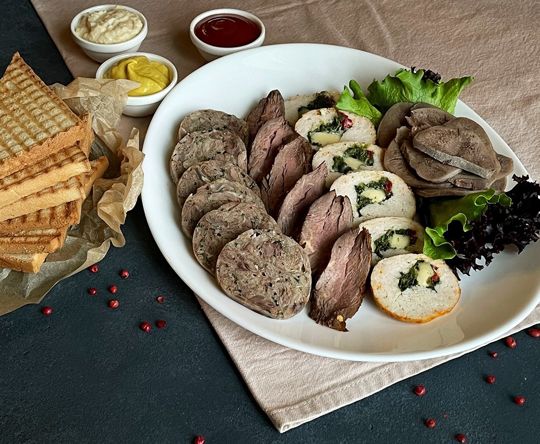 <h6 class='prettyPhoto-title'>MEAT ASSORTMENT: BEEF TONGUE, ROAST BEEF, CHICKEN AND VEAL ROLLS</h6>