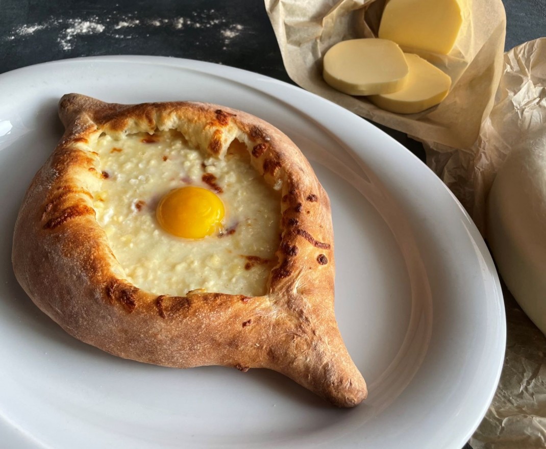 <h6 class='prettyPhoto-title'>BOAT -SHAPED KHACHAPURI TOPPED WITH LIGHTLY SUNNY SIDE UP EGG</h6>
